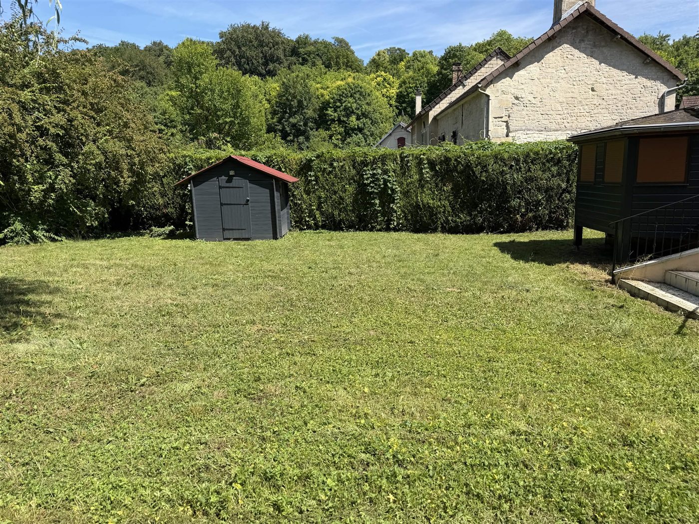 Jardin et pelouse entretenus par MP Espaces Vert