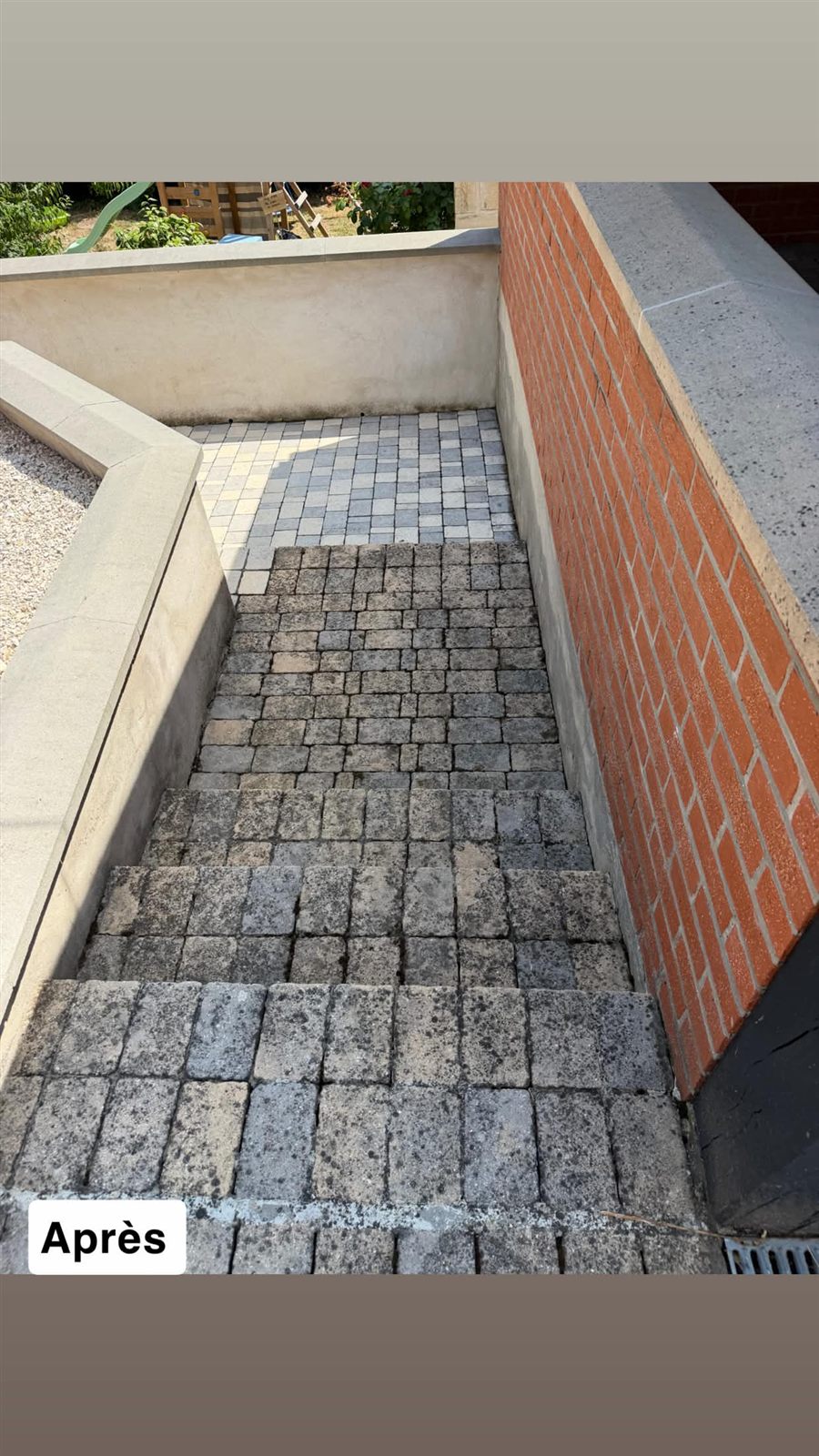 Escalier pavé propre après nettoyage
